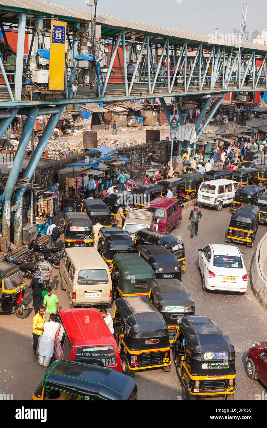 Morning traffic by Bandra East Station, Mumbai, India Stock Photo