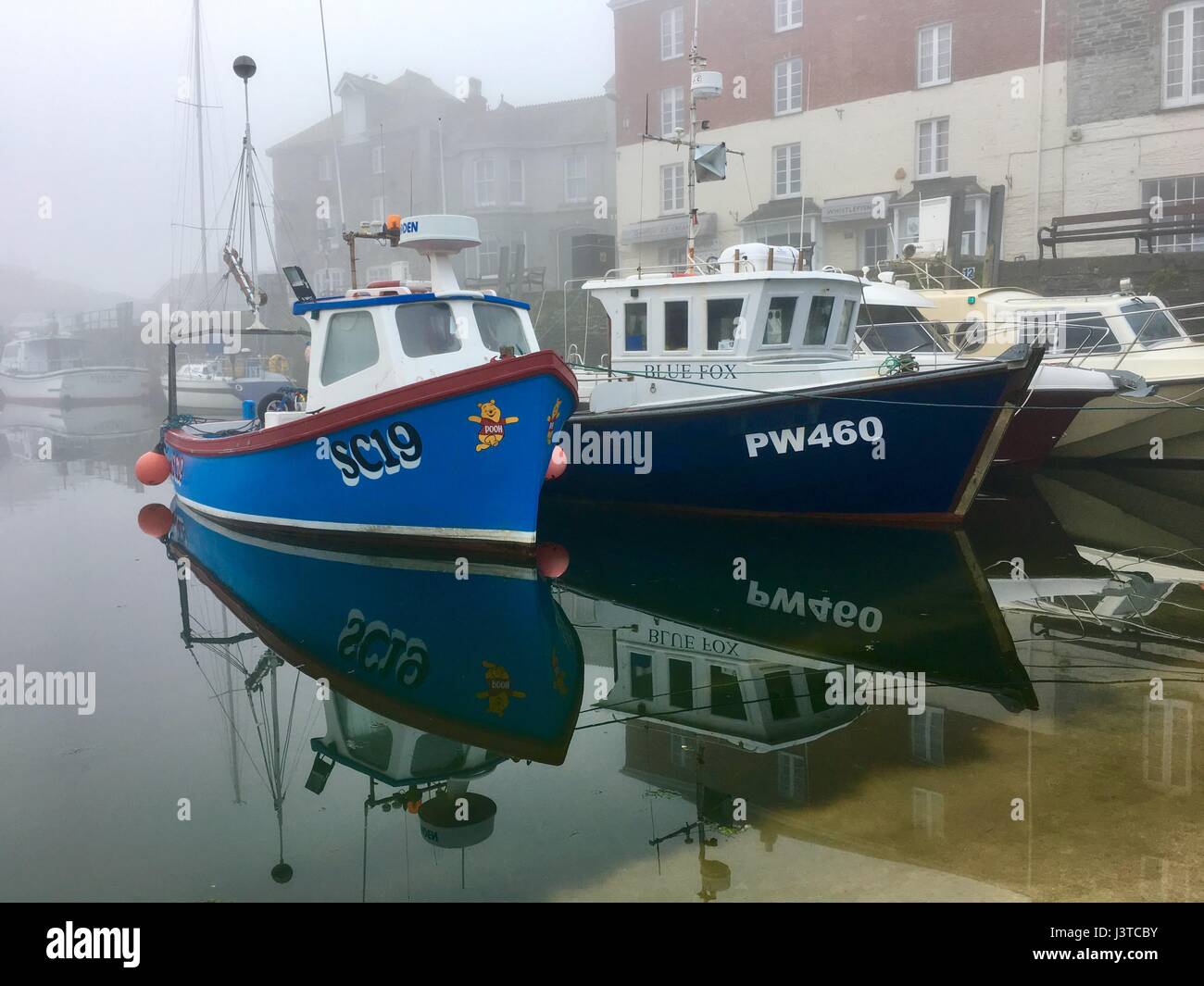 Dawn fishing boat padstow harbour hi-res stock photography and images ...