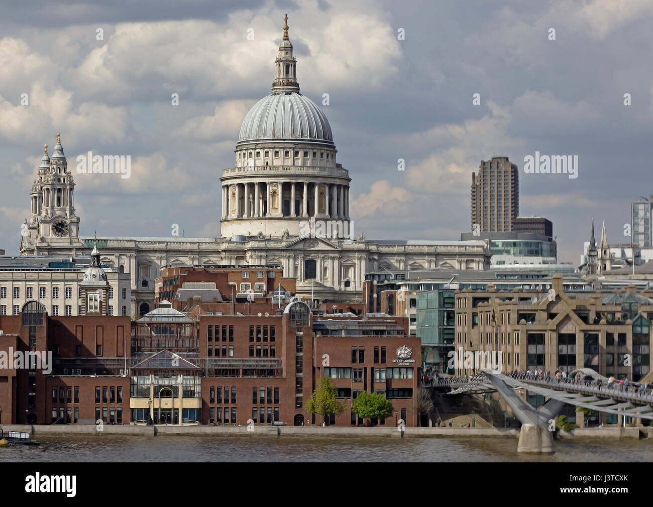 Modern iconic buildings london hi-res stock photography and images - Alamy