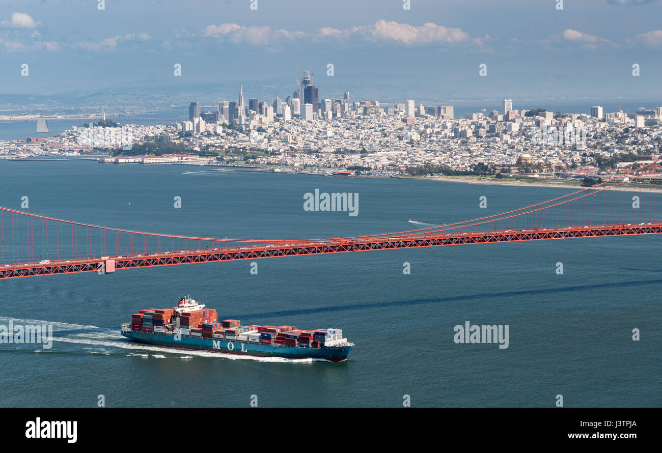 MOL Guardian Container ship entering San Francisco Bay under Golden Gate Bridge Stock Photo