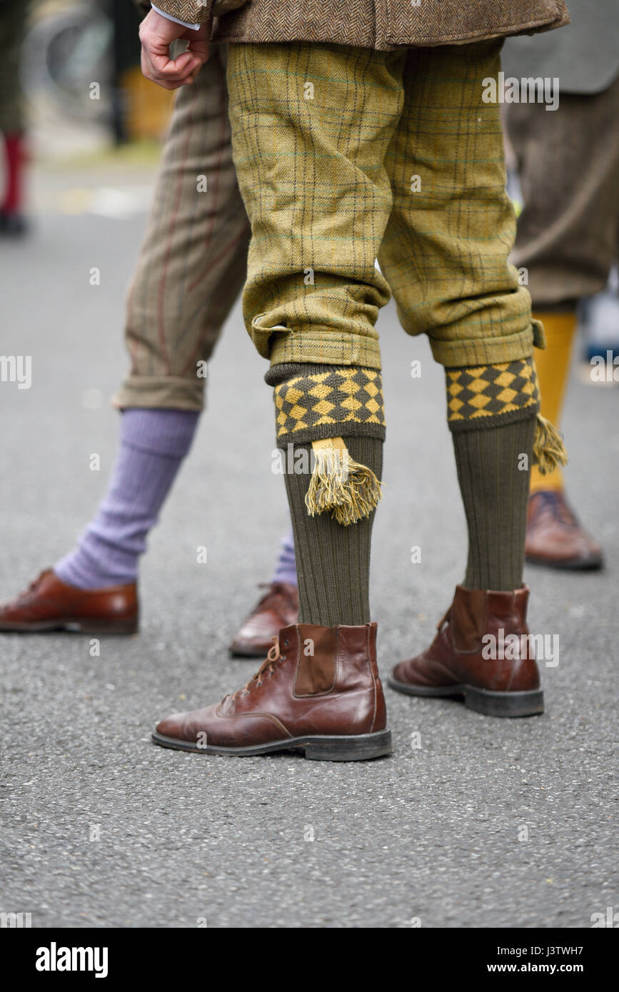 Tweed Run participants wearing plus 2s/4s in London preparing to depart from Northampton Road, Clerkenwell in vintage attire Stock Photo