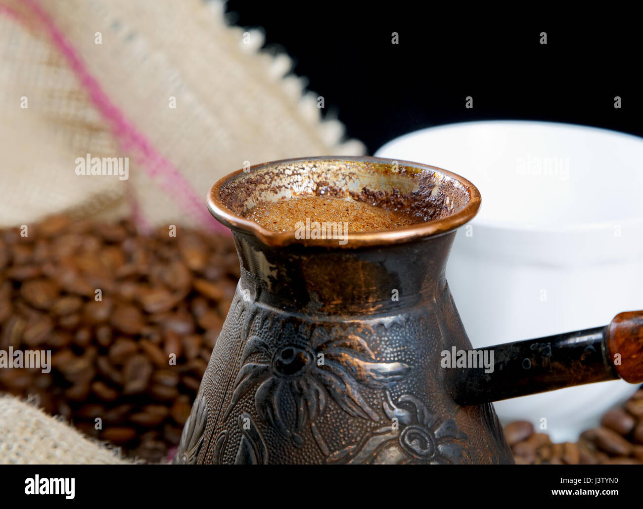 https://c8.alamy.com/comp/J3TYN0/turka-with-coffee-on-the-table-next-to-coffee-beans-J3TYN0.jpg