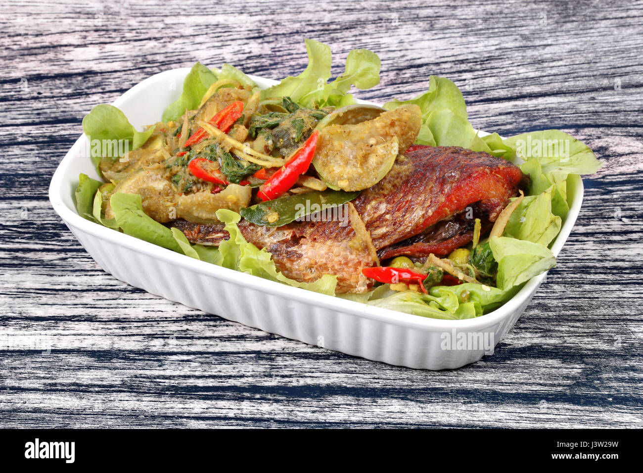 Thai racipe , Fried tilapia fish topped green herb curry in coconut