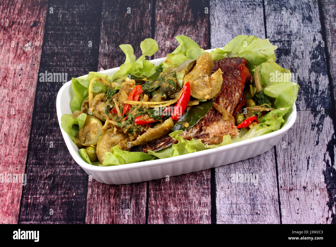 Thai racipe , Fried tilapia fish topped green herb curry in coconut