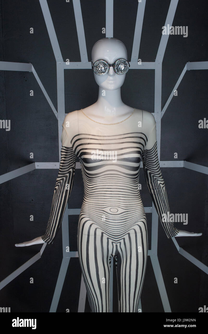 Female mannequin black hi-res stock photography and images - Alamy