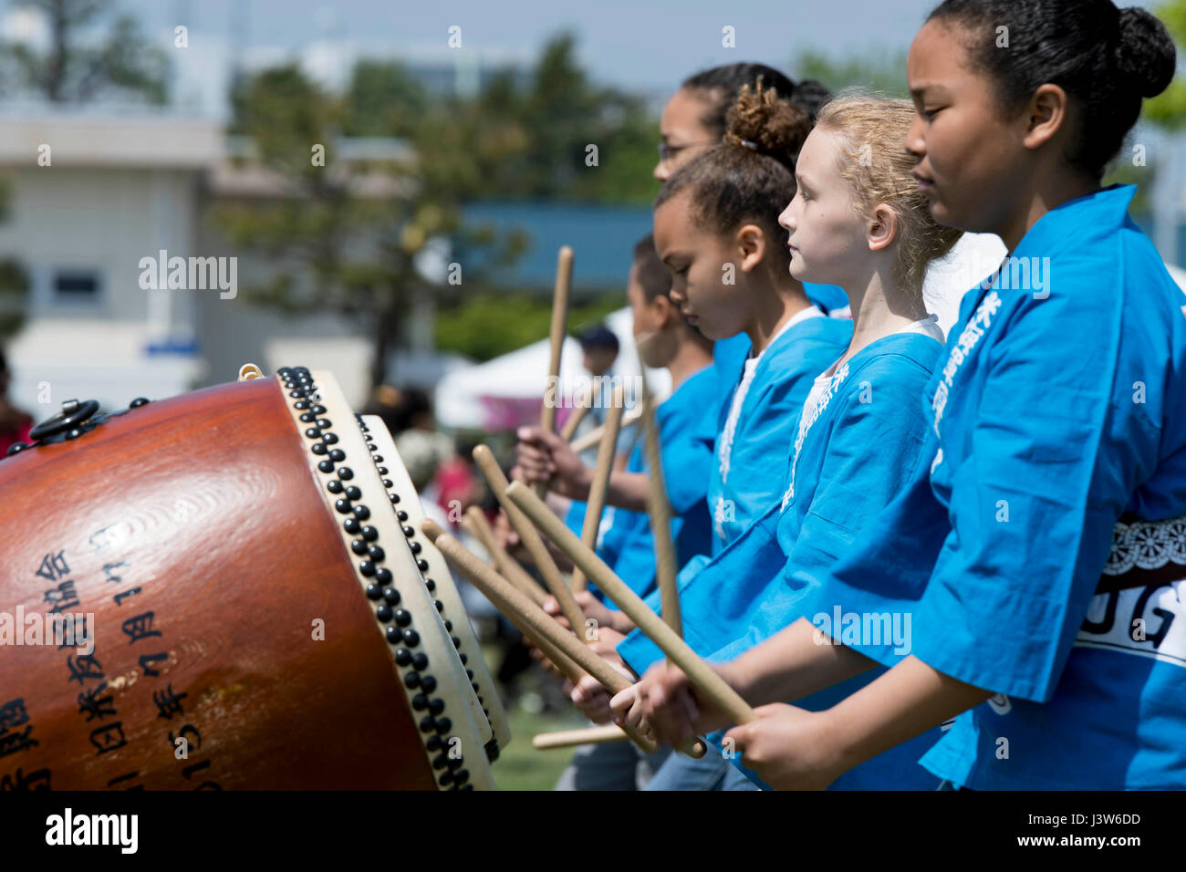 Japan field kids hi-res stock photography and images - Alamy