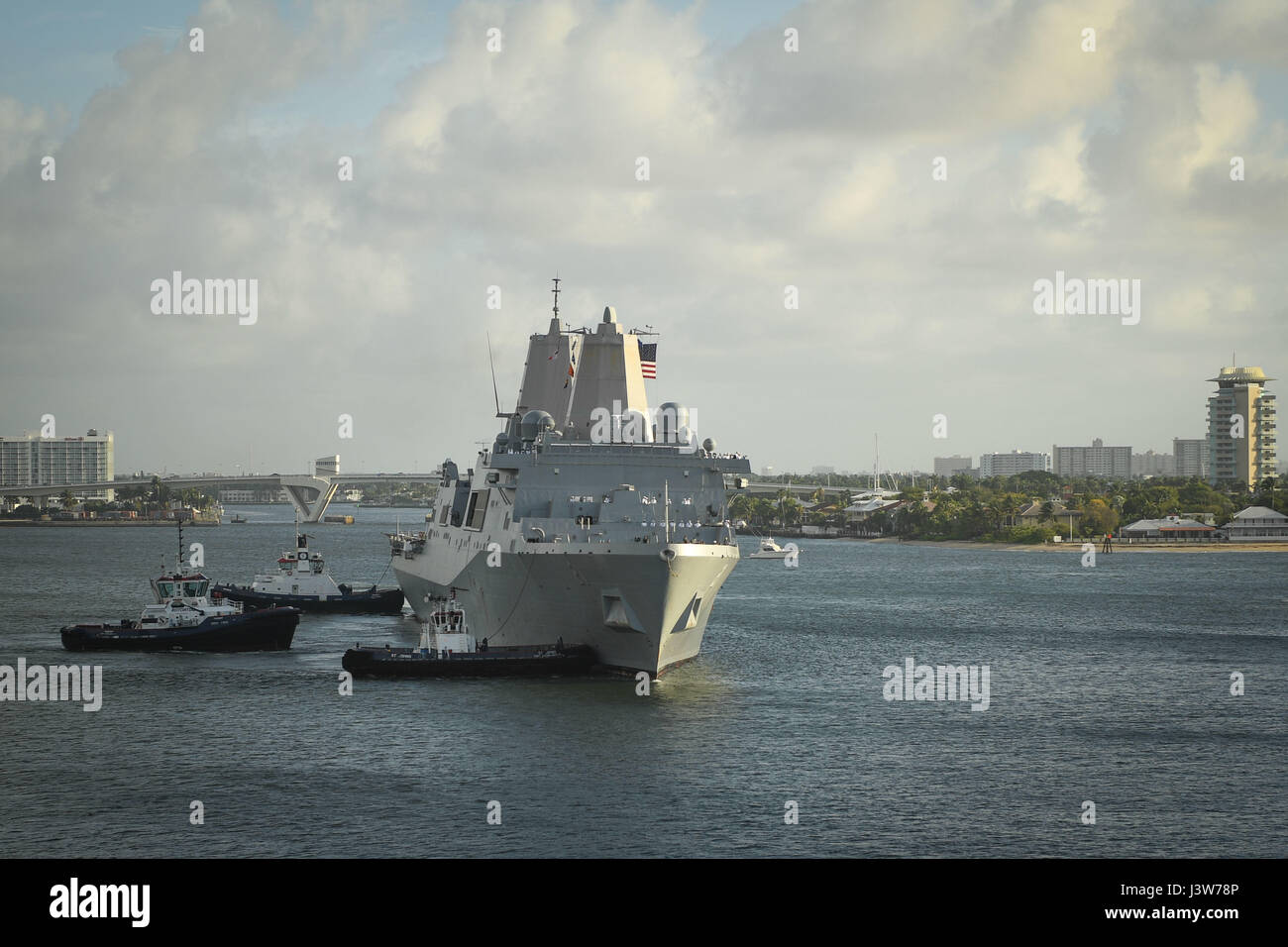 170501-N-ZN152-0025 PORT EVERGLADES, Fla. (May 1, 2017) The amphibious landing dock ship USS New York (LPD 21) arrives in Port Everglades, Florida to participate in the 27th annual Fleet Week Port Everglades. Fleet Week Port Everglades provides an opportunity for the citizens of South Florida to witness first-hand the latest capabilities of today’s maritime services, and gain a better understanding of how the sea services support the national defense of the United States. (U.S. Navy photo by Mass Communication Specialist 1st Class Ernest R. Scott/Released) Stock Photo