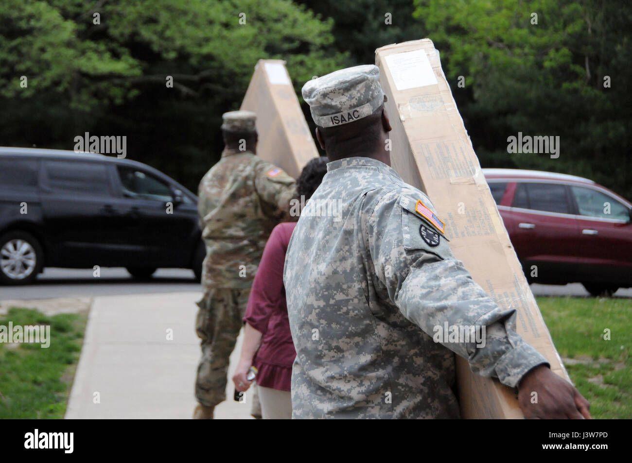 U.S. Army Reserve Soldiers help load cribs into cars May 3 at the 99th Regional Support Command on Joint Base McGuire-Dix-Lakehurst, New Jersey.  Operation Homefront sponsored the Star-Spangled Babies event where roughly 70 new and expecting military mothers received a free crib from Delta Children as well as other gifts. Stock Photo