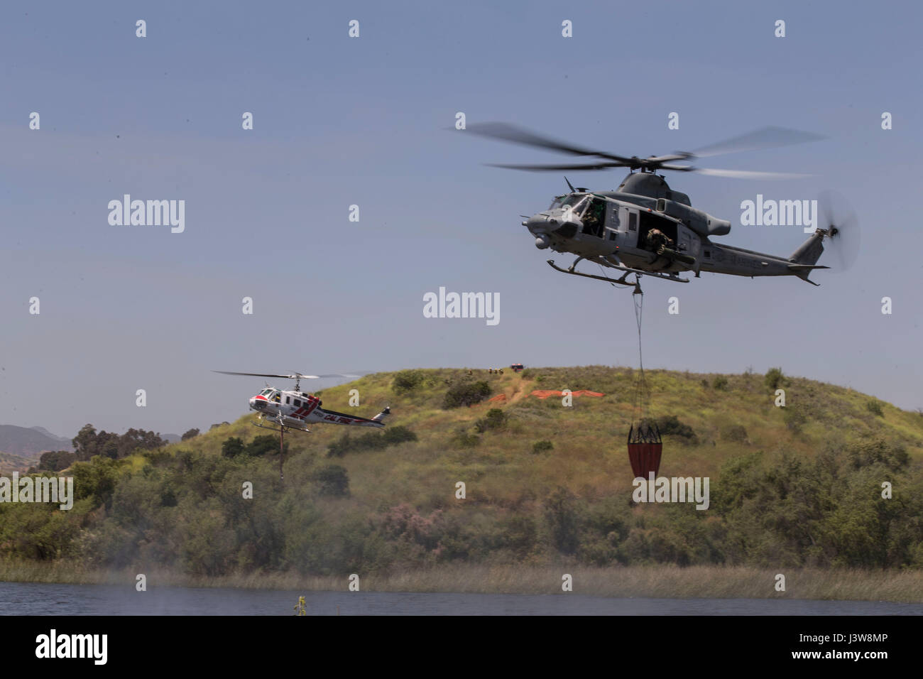 Bell 407 helicopter aircraft aviation hi-res stock photography and ...