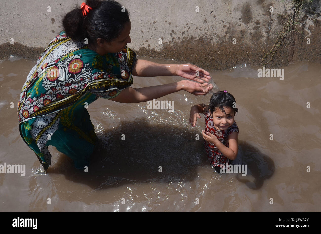 Maximum Temperature Of 44 Degrees Celsius In Lahore Was Recorded