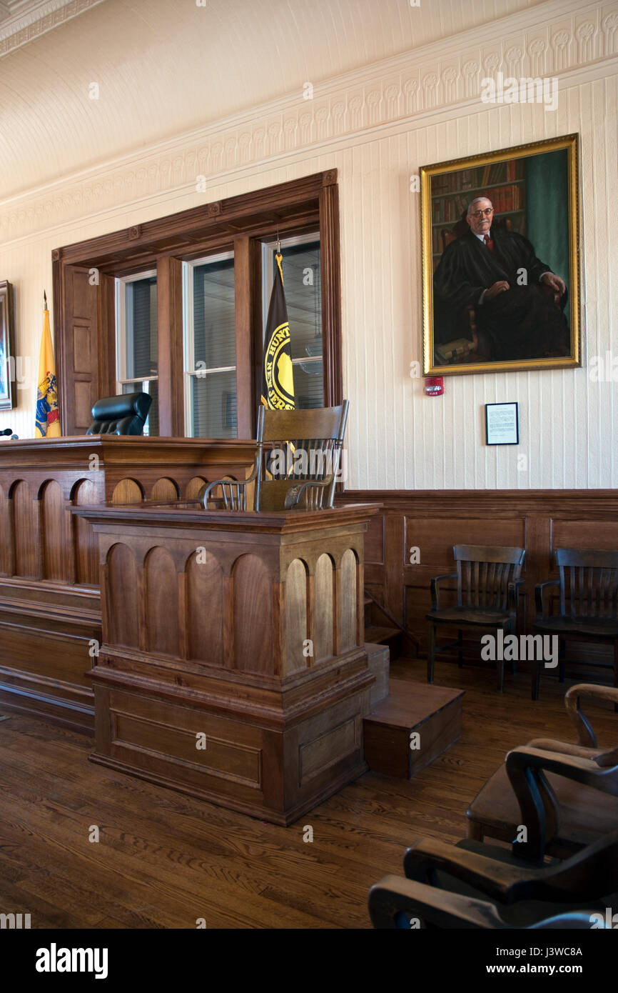 Witness box hires stock photography and images Alamy