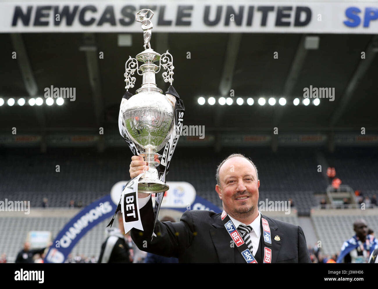 Newcastle United Manager Rafa Benitez Celebrates With The Sky Bet Championship Trophy After The Final Whistle During The Sky Bet Championship Match At St James Park Newcastle Stock Photo Alamy