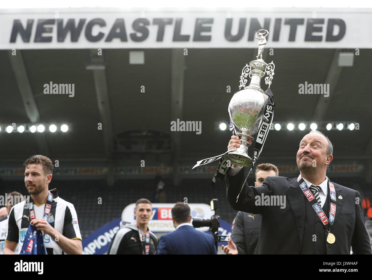 Newcastle United Manager Rafa Benitez Celebrates With The Sky Bet Championship Trophy After The Final Whistle During The Sky Bet Championship Match At St James Park Newcastle Stock Photo Alamy