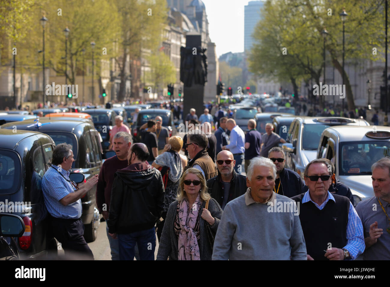London Black Taxi drivers protest in London's Whitehall. The cabbies are demanding a parliamentary enquiry into the alleged relationship between former Prime Minister David Cameron and George Osborne and their links to private hire company Uber. Featuring: Atmosphere Where: London, United Kingdom When: 06 Apr 2017 Stock Photo