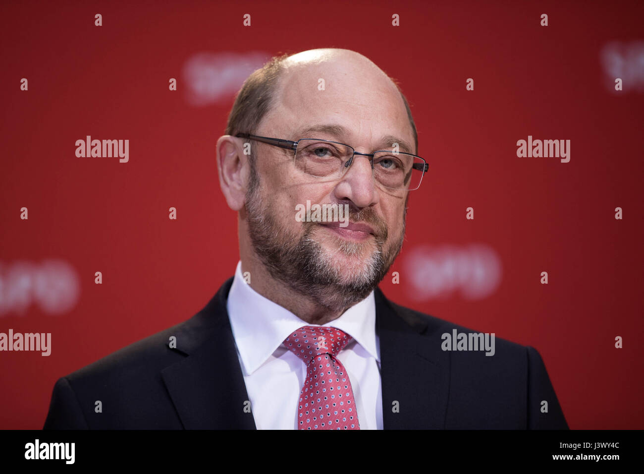 SPD leader Martin Schulz (SPD) speaking about the Schleswig-Holstein state election results at the Willy-Brandt-Haus in Berlin, Germany, 7 May 2017. Photo: Jörg Carstensen/dpa Stock Photo