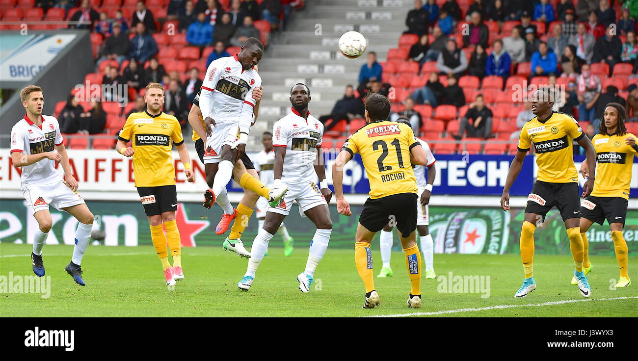 Sion, 07.05.2017, Football, FC Sion - FC Young Boys, Chadrac Akolo (FC Sion 13) the duel with Steve Von Bergen (YB 5)  Photo: Cronos/Frederic Dubuis Stock Photo