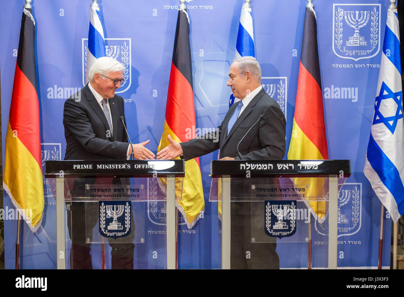 Jerusalem. 7th May, 2017. Israeli Prime Minister Benjamin Netanyahu (R) and German President Frank-Walter Steinmeier attend a press conference after their meeting in Jerusalem, on May 7, 2017. Credit: Emil Salman-JINI/Xinhua/Alamy Live News Stock Photo