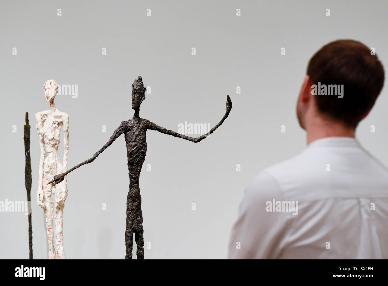 Alberto giacometti man pointing tate hi-res stock photography and ...