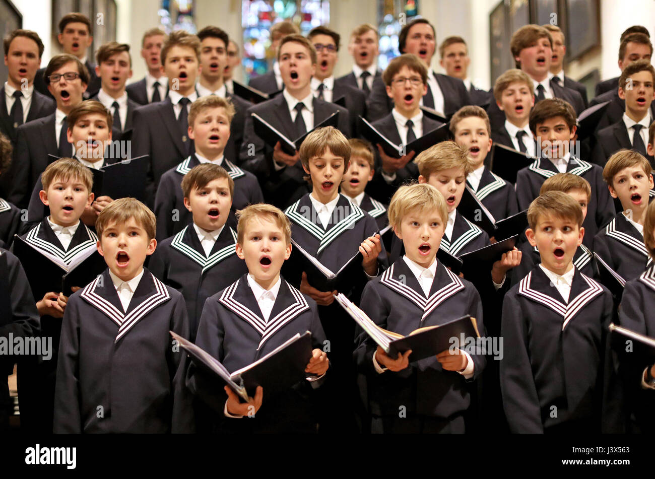Leipzig, Germany. 5th May, 2017. The St. Thomas Choir of Leipzig in performance in the St. Thomas Church in Leipzig, Germany, 5 May 2017. The world-famous boys choir is over 800 years. Twelve members are finishing school this year, marking a period of change in the choir. The choirboys set to replace them will have to complete an exam before joining. Some 85,000 visitors attend the choir's performance each year. Photo: Jan Woitas/dpa-Zentralbild/dpa/Alamy Live News Stock Photo