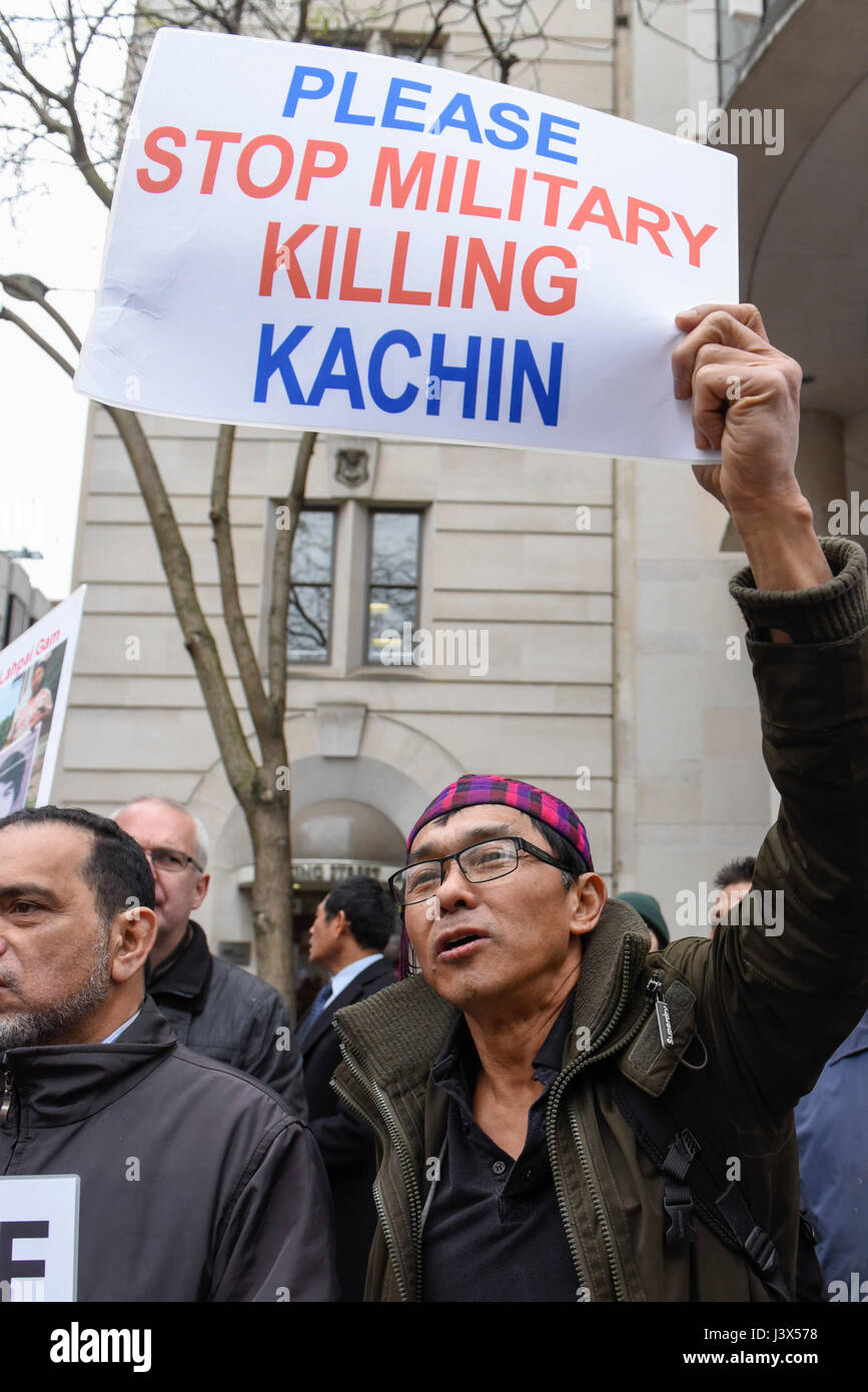 London, UK. 8th May, 2017. Demonstrators gather outside Guildhall in the City of London as Aung Sang Suu Kyi arrives to receive a Freedom of the City award. The demonstrators are protesting against ethnic cleansing of the Rohingya Muslim minority in Myanmar. Credit: Stephen Chung/Alamy Live News Stock Photo