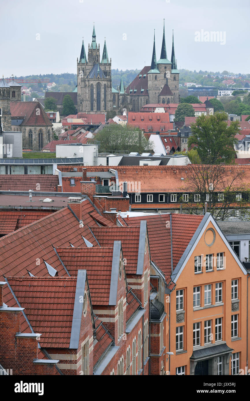 Erfurt, Germany. 8th May, 2017. The towers of the Mary's cathedral and the Severi church can be seen in Erfurt, Germany, 8 May 2017. The action day 'Erfordia turrita' will see visitors climbing all 12 towers of the city - the southern tower will be accessible for the first time. In medieval times, Erfurst carried the moniker 'Erfordia turrita', which means Erfurt, rich in towers. Within the inner city alone there are 22, mostly part of churches. Photo: Martin Schutt/dpa-Zentralbild/dpa/Alamy Live News Stock Photo
