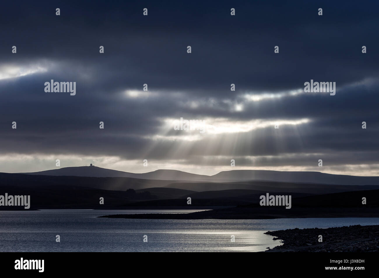 Cow Green Reservoir, Upper Teesdale, County Durham UK. Monday 8th May 2017. UK Weather. Some spectacular light to end the day in Upper Teesdale as Crepuscular Rays sweep across Cross Fell and Great Dun Fell in the North Pennines as the dry weather continues in Northeast England. Credit: David Forster/Alamy Live News Stock Photo