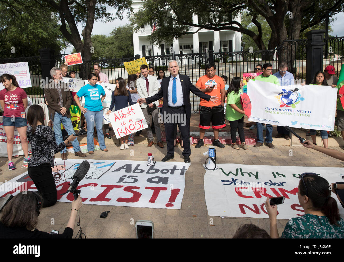 Austin, Texas, USA. 8th May, 2017. Immigrant Texans protest at the Texas Governor's Mansion downtown Austin after Gov. Greg Abbott privately signed on Faebook Live an anti-immigrant bill that would require Texas police officers to question immigration status on detained suspects. Credit: Bob Daemmrich/Alamy Live News Stock Photo
