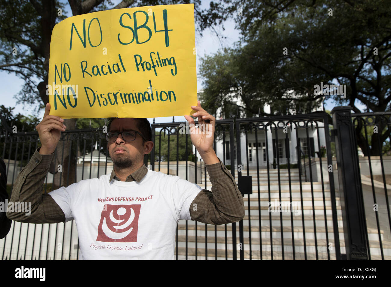 Austin, Texas, USA. 8th May, 2017. Immigrant Texans protest at the Texas Governor's Mansion downtown Austin after Gov. Greg Abbott privately signed on Faebook Live an anti-immigrant bill that would require Texas police officers to question immigration status on detained suspects. Credit: Bob Daemmrich/Alamy Live News Stock Photo