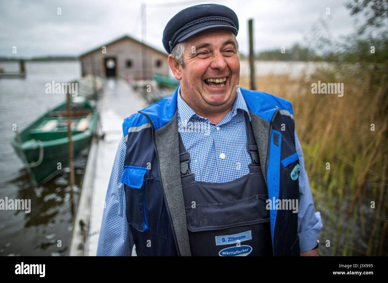 Vipperow, Germany. 4th May, 2017. Inland fisher Guenter Zillmann smiles during work at the fish farm at the Mueritz in Vipperow, Germany, 4 May 2017. The fish farm is part of the largest inland fishery in Germany: Fishery Mueitz-Plau GmbH. Besides the tradition fishery and the breeding of fish, modern aqua culture is also part of the business. The fishery, founded in 1990 from the former production cooperative (founded 1952) holds more than 30.000 hectars of water. Photo: Jens Büttner/dpa-Zentralbild/dpa/Alamy Live News Stock Photo