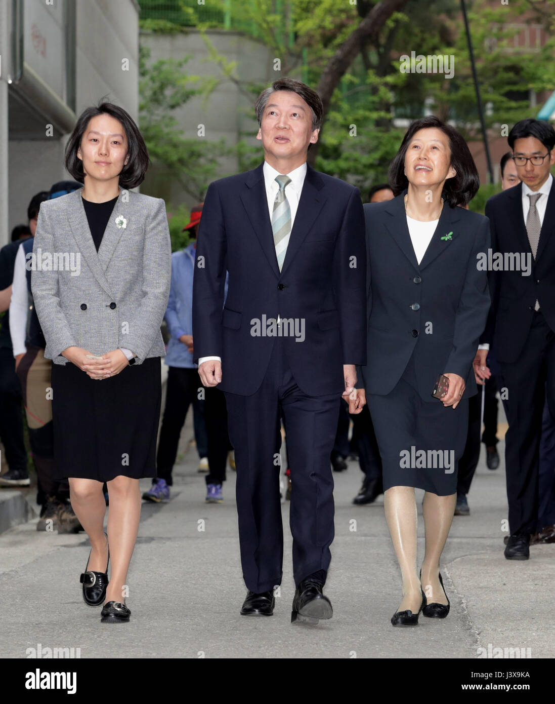 Seoul, South Korea. 9th May, 2017. Presidential candidate Ahn Cheolsoo