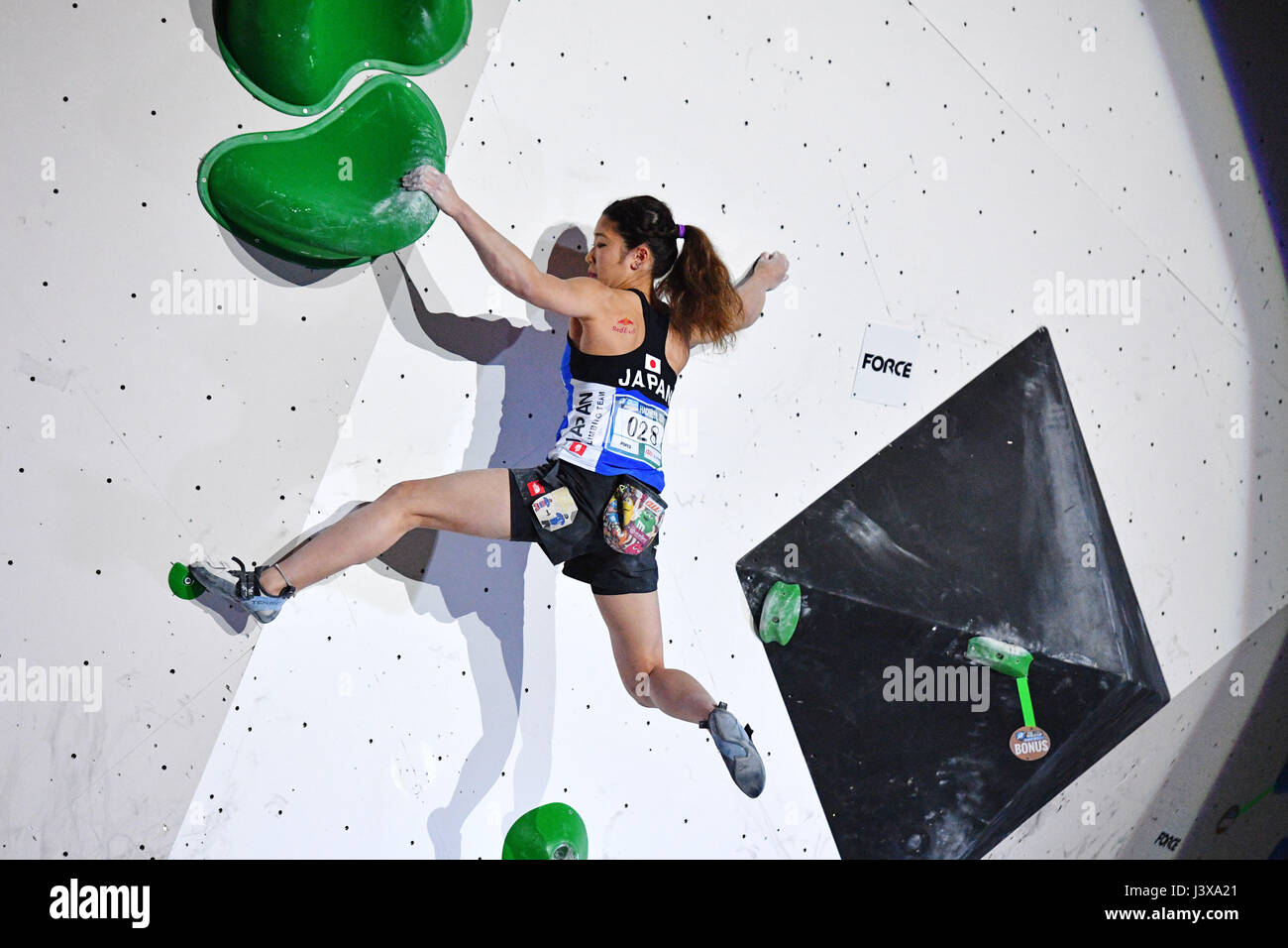 Miho nonaka bouldering hi-res stock photography and images - Alamy