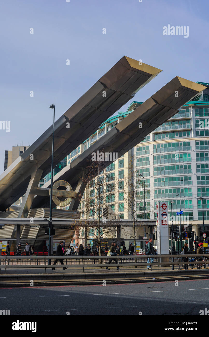 View of the Vauxhall underground station Stock Photo Alamy