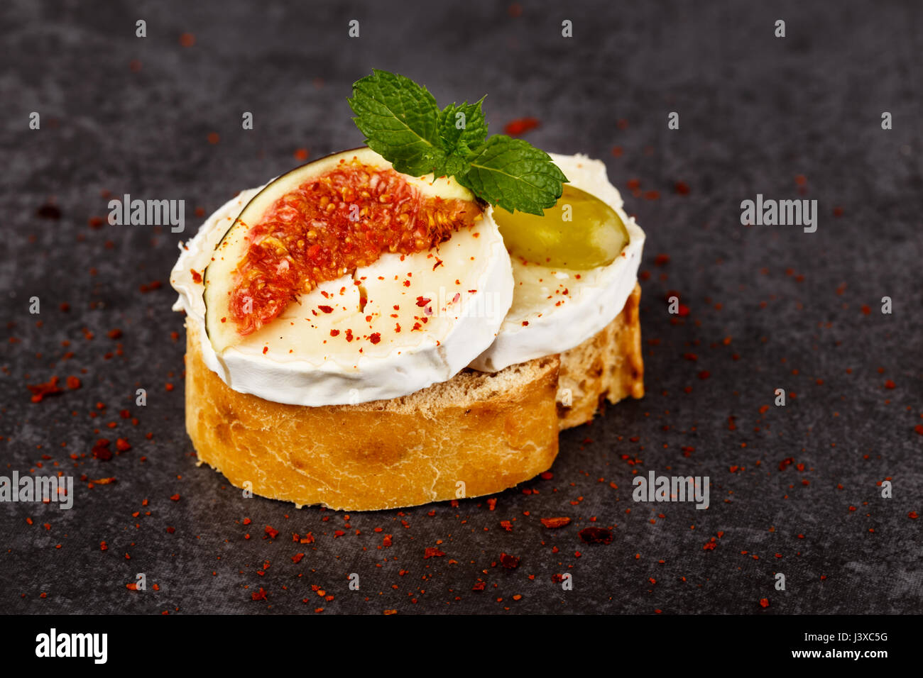 Goat cheese fresh hires stock photography and images Alamy