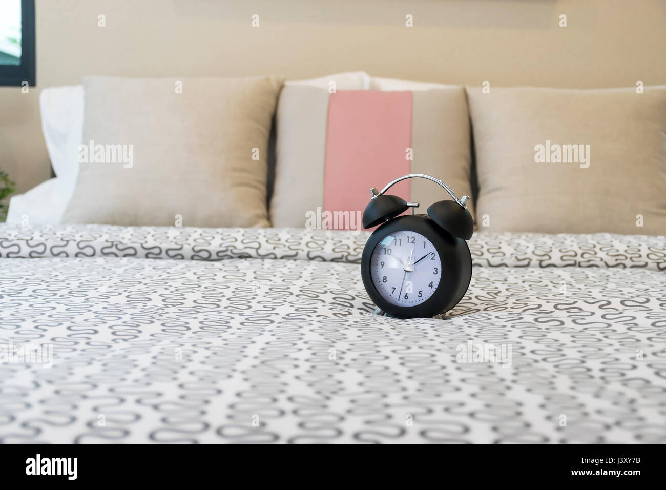 Close Up an Alarm Clock with Nature Background, Time Concept Stock Photo -  Image of close, countdown: 92759624