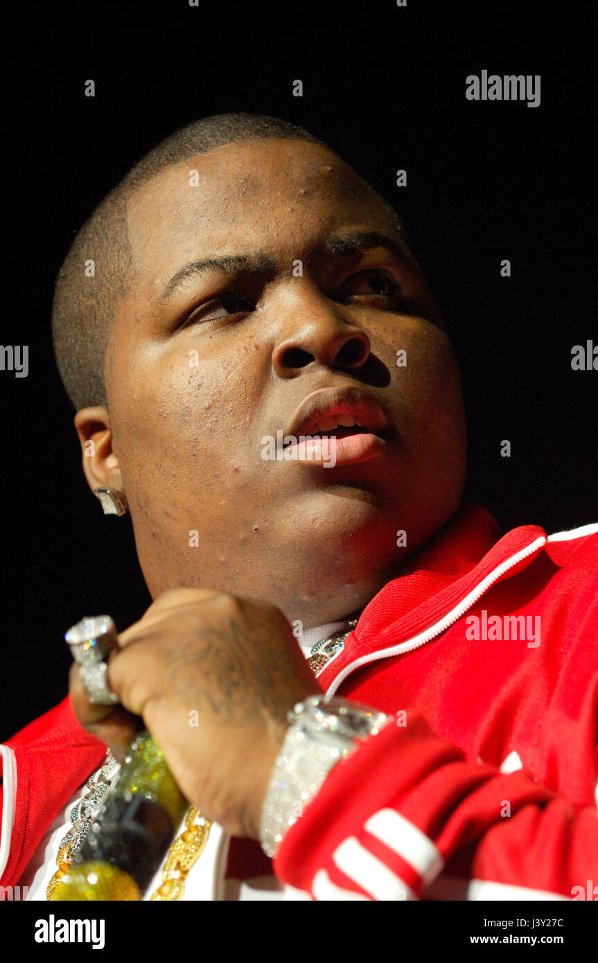 Sean Kingston performing at the Gibson Amphitheatre in Universal City