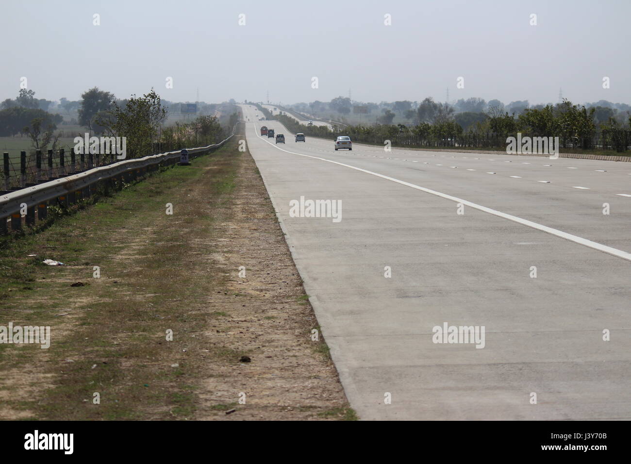 Yamuna expressway hi-res stock photography and images - Alamy