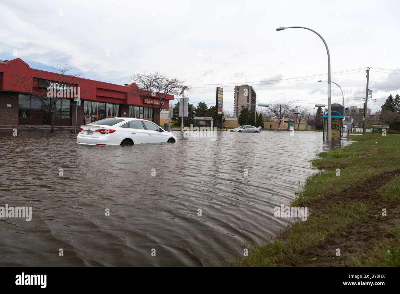 Montreal flooded by Saint Lawrence and its tributaries Stock Photo - Alamy