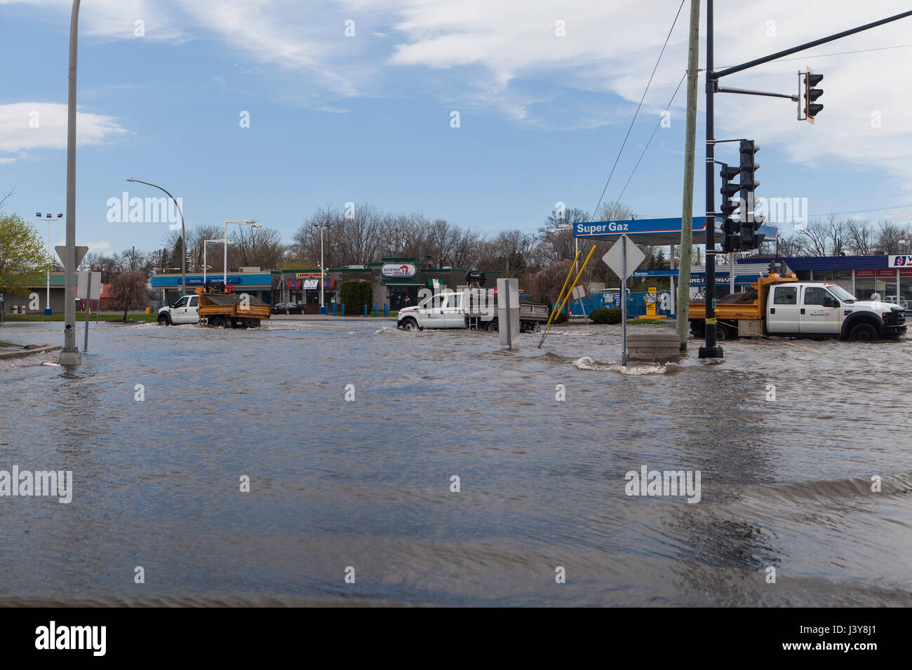 Montreal flooded by Saint Lawrence and its tributaries Stock Photo - Alamy