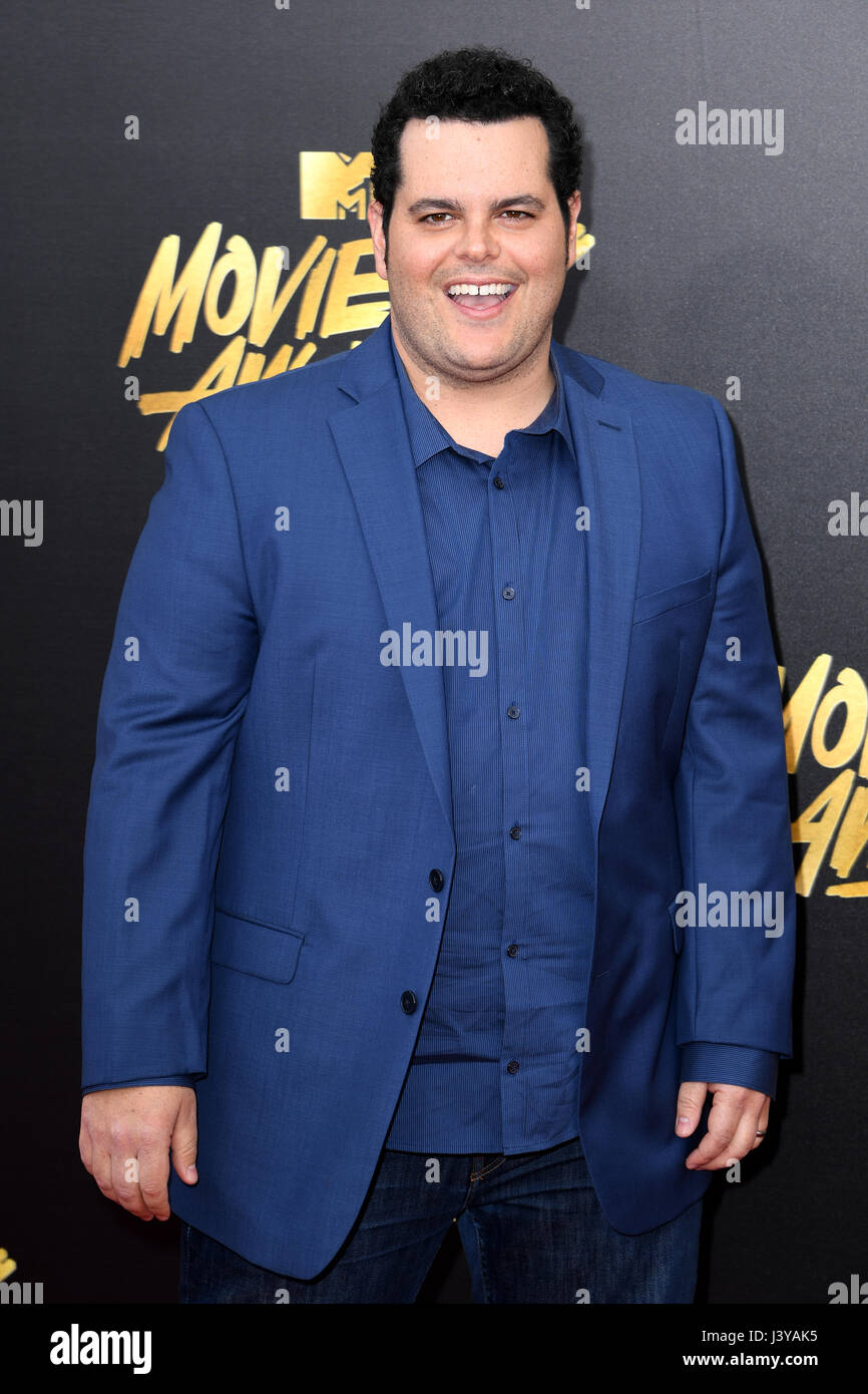 Josh Gad attending the 2017 MTV Movie and TV Awards held at The Shrine Auditorium in Los Angeles, USA. Stock Photo