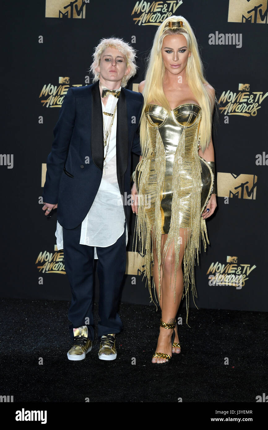 Nats Getty and Gigi Gorgeous (right) attending the 2017 MTV Movie and TV Awards held at The Shrine Auditorium in Los Angeles, USA. PRESS ASSOCIATION Photo. Picture date: Sunday May 7, 2017. See PA Story SHOWBIZ MTV. Photo credit should read: PA/PA Wire Stock Photo
