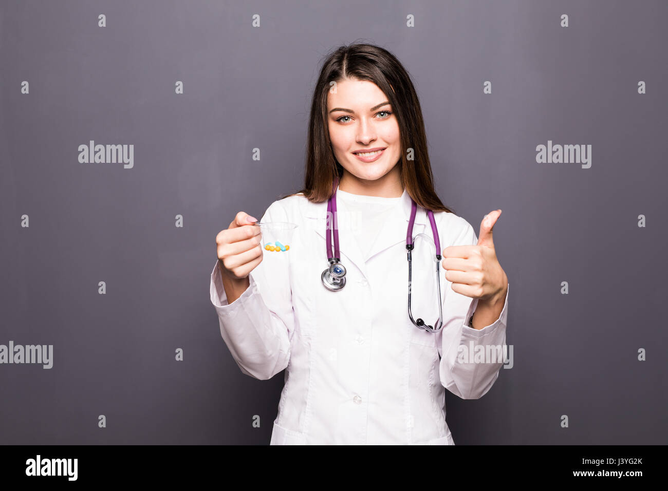 Nurse showing tablet container hi-res stock photography and images - Alamy