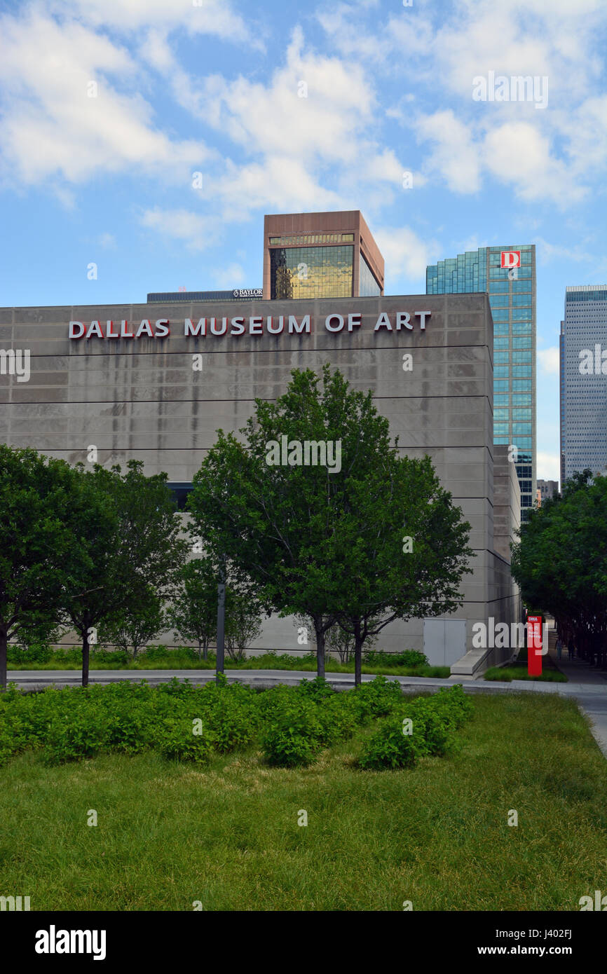 The Dallas Museum of Art in downtown Stock Photo Alamy