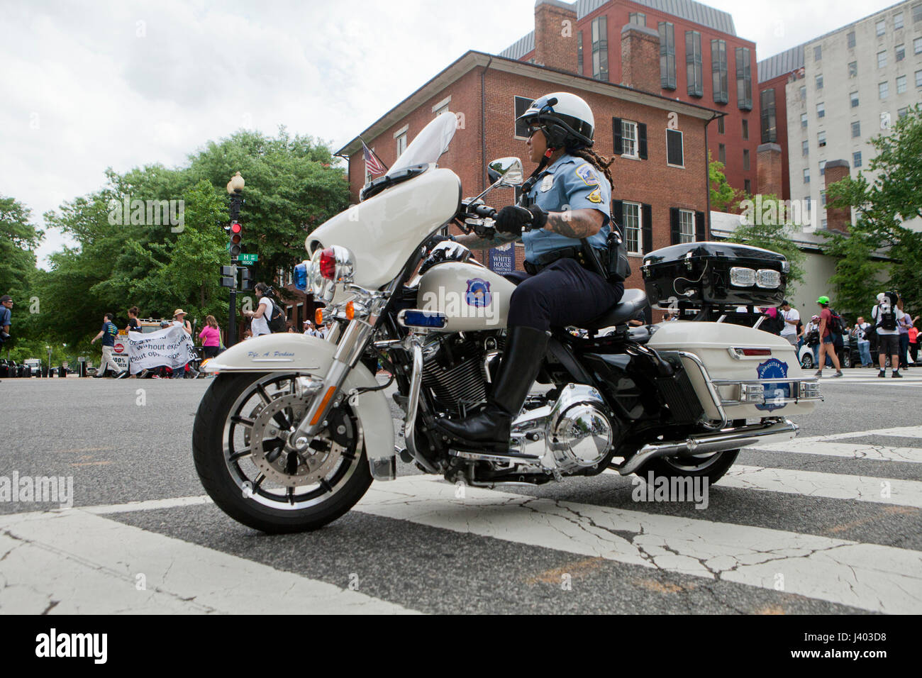 Metropolitan Police Motorcycle policewoman - Washington, DC USA Stock Photo