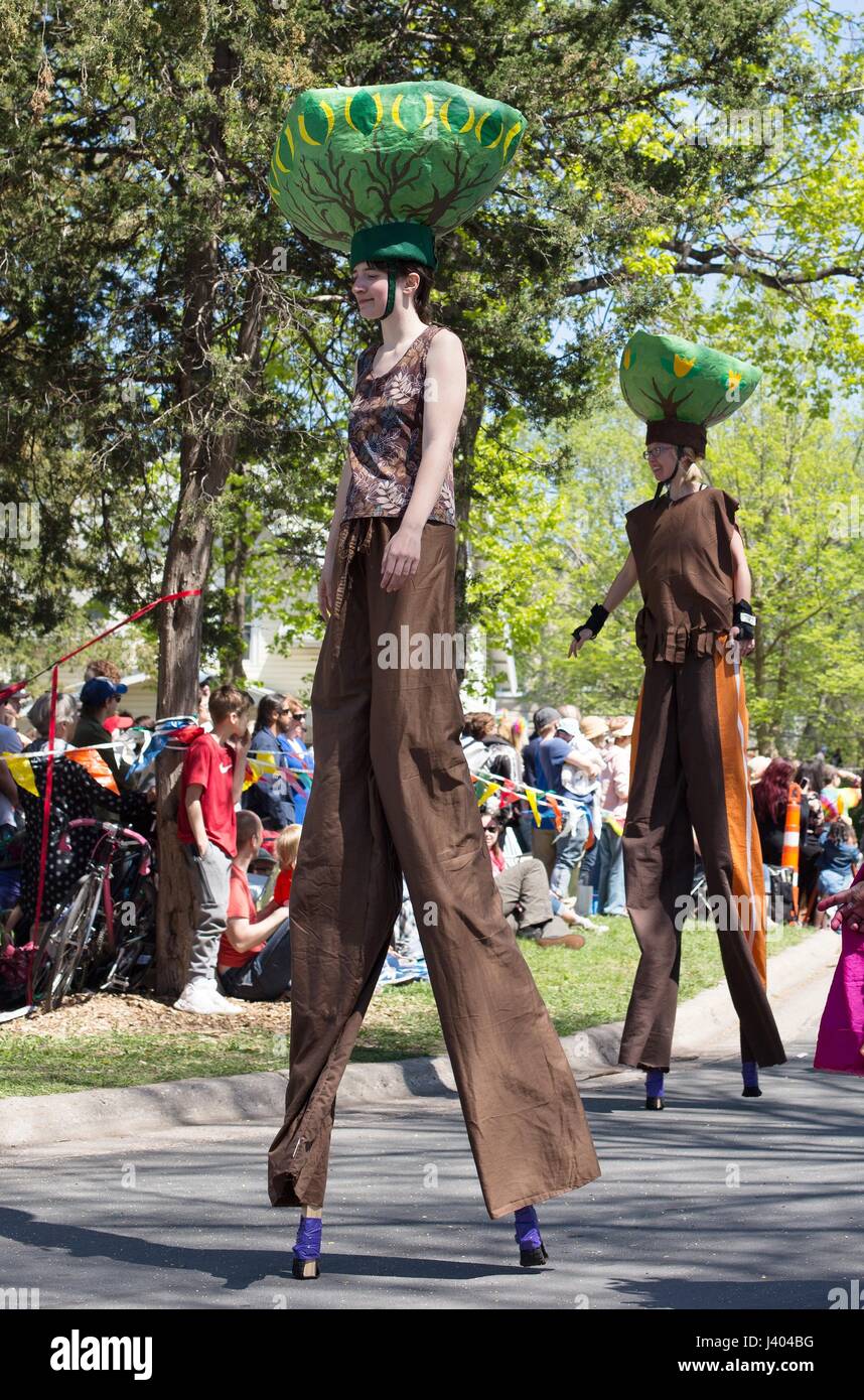 People walking on stilts hires stock photography and images Alamy