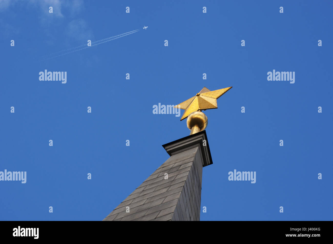 Moscow: the golden star on the top of the Hero City Obelisk (1977), a 40-meter monument dedicated to Lenin and to men and women died in World War II Stock Photo