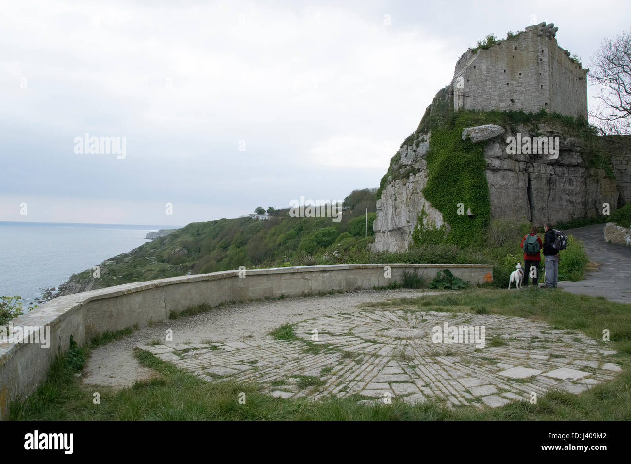 church-ope-cove-rufus-bow-and-arrow-castle-portland-dorset-uk-stock