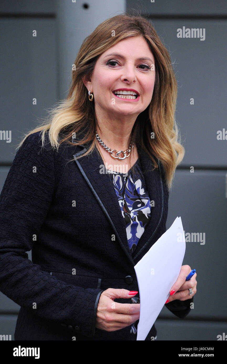 Lisa Bloom leaves Ofcom in London, after issuing a warning over Rupert Murdoch's bid for Sky. Stock Photo