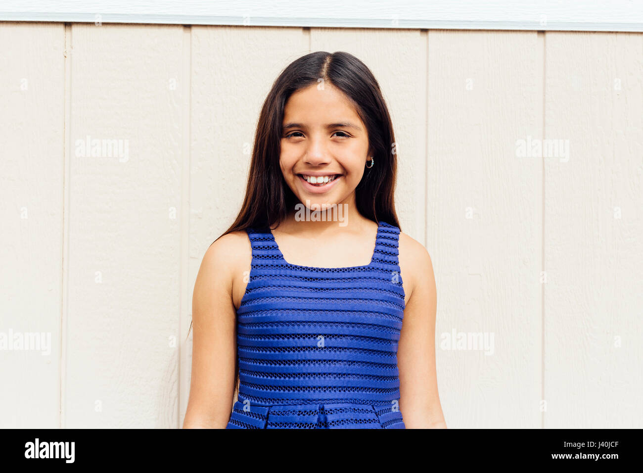 Portrait of girl looking at camera smiling Stock Photo - Alamy