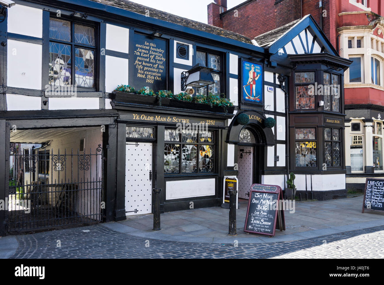 Ye Olde Man & Scythe pub, Bolton, Manchester, England, UK.  The oldest pub in Bolton and one of the ten oldest in the UK. Stock Photo