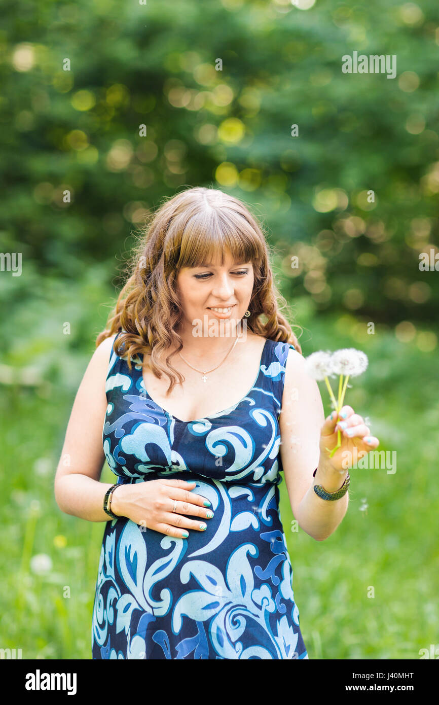 Beautiful pregnant woman in the park Stock Photo - Alamy